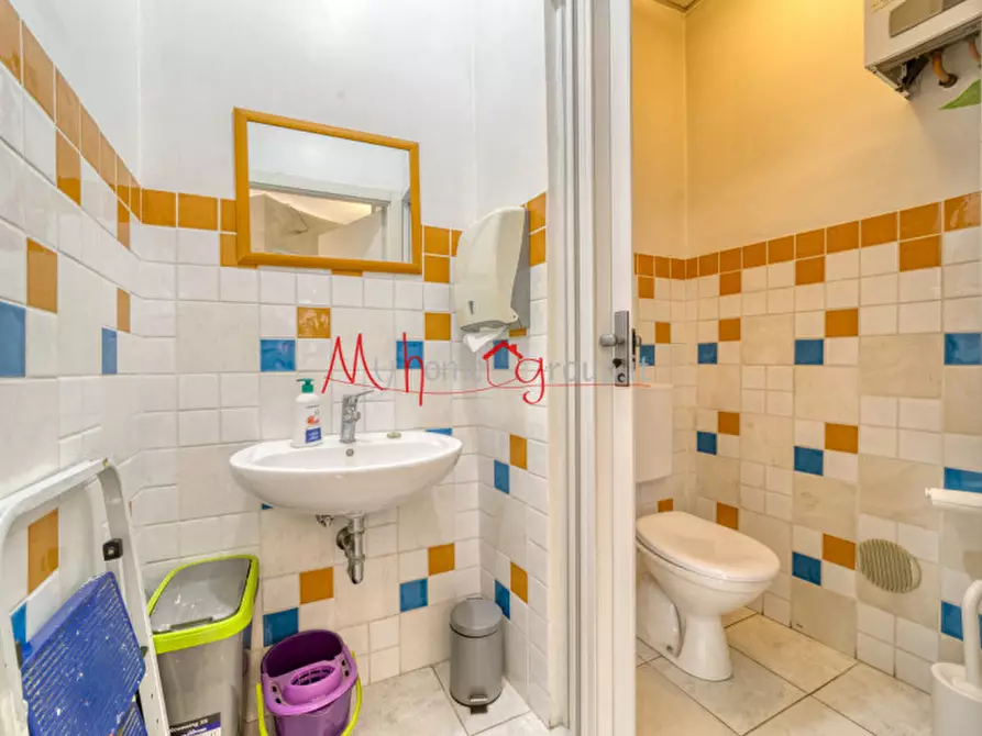 Immagine 6 di Negozio in vendita  in Via Ampere a Padova