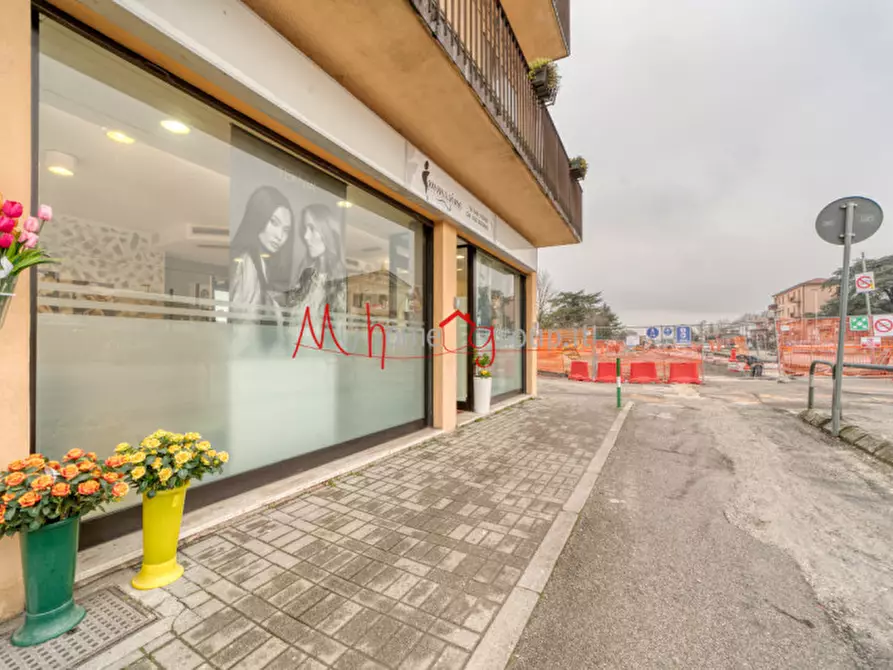 Immagine 9 di Negozio in vendita  in Via Ampere a Padova