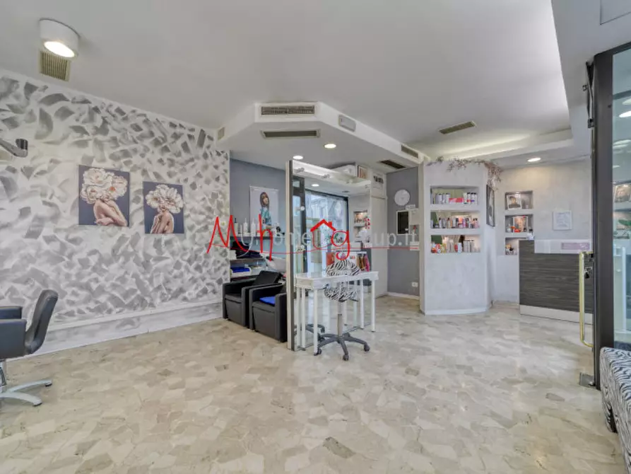 Immagine 13 di Negozio in vendita  in Via Ampere a Padova