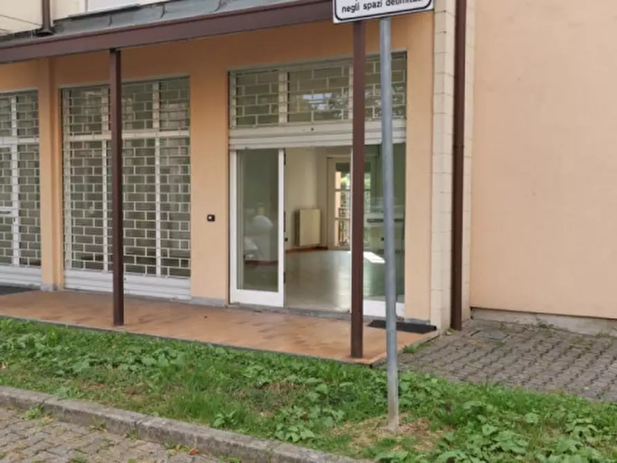 Immagine 1 di Negozio in affitto  in Via Sorteni 7 a Monza