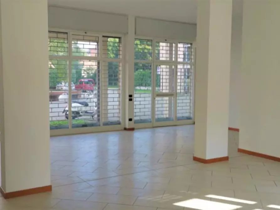 Immagine 1 di Negozio in affitto  in Via Sorteni 7 a Monza