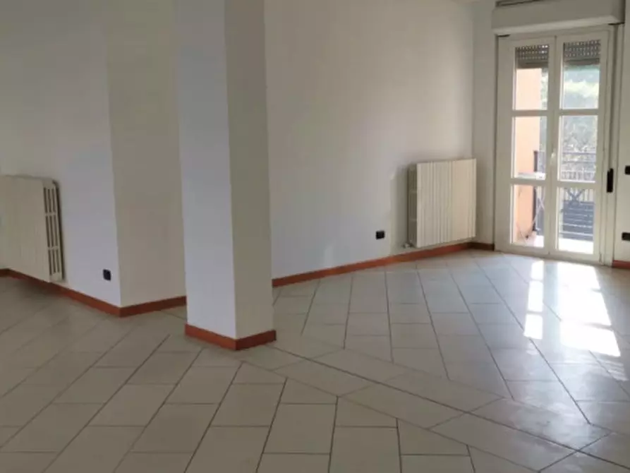 Immagine 11 di Negozio in affitto  in Via Sorteni 7 a Monza