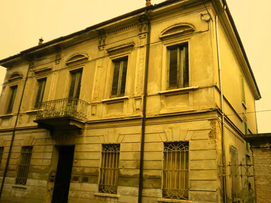 Immagine 1 di Villa in vendita  a Suzzara