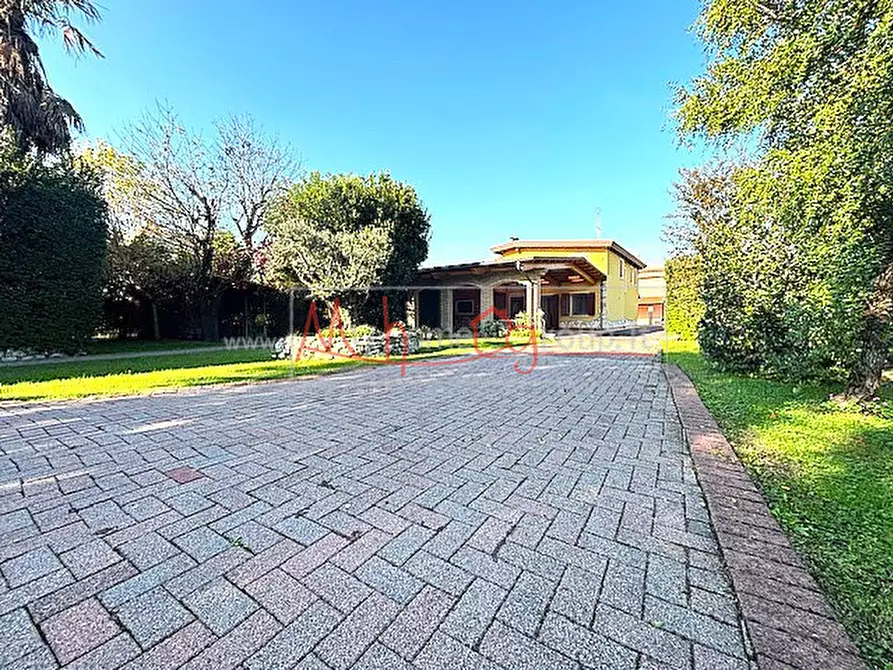 Immagine 2 di Casa indipendente in vendita  in Via Rondinelle a Selvazzano Dentro