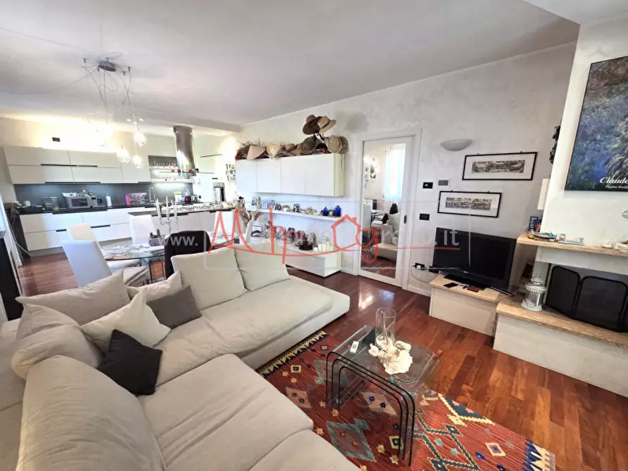 Immagine 2 di Casa trifamiliare in vendita  a Selvazzano Dentro