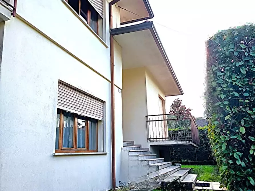 Immagine 2 di Villa in vendita  a Selvazzano Dentro