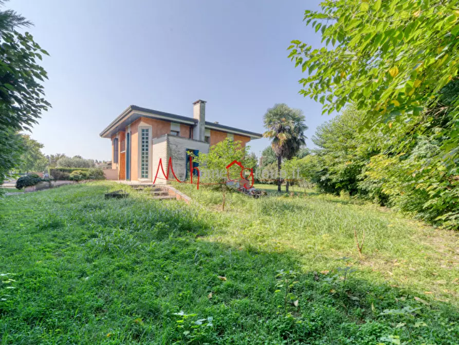 Immagine 1 di Villa in vendita  in Via Santa Chiara a Selvazzano Dentro