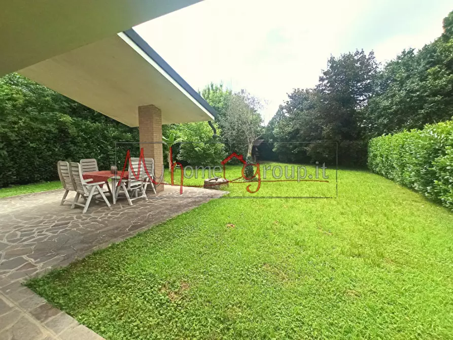 Immagine 1 di Villa in vendita  in via savorgnan a Padova