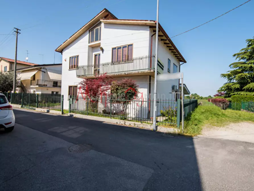 Immagine 1 di Casa indipendente in vendita  in via cicogna a Padova