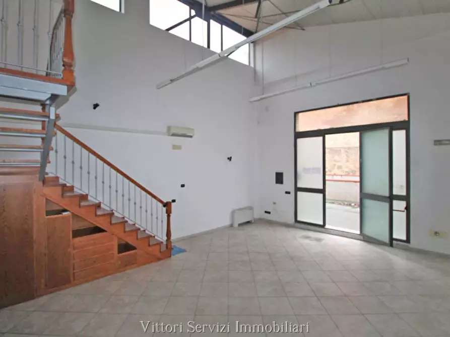 Immagine 3 di Negozio in vendita  in Via Pietro Toselli a Siena