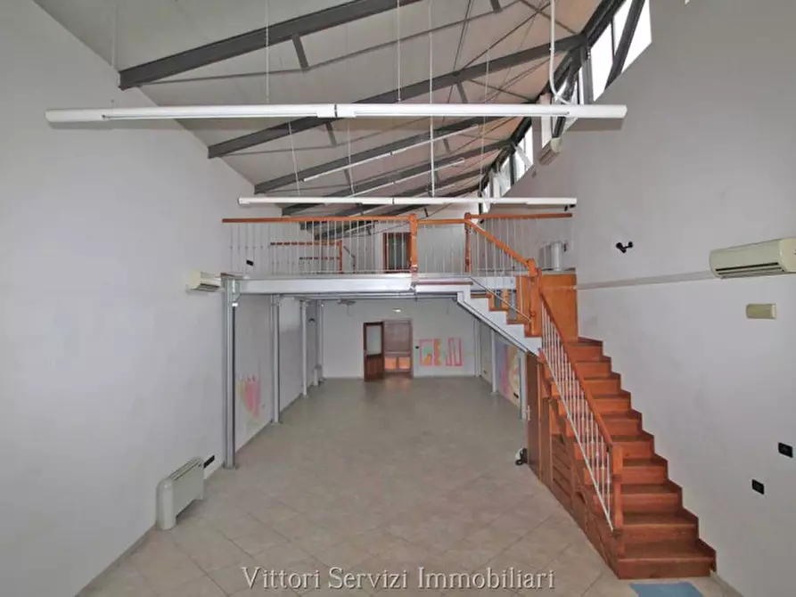 Immagine 4 di Negozio in vendita  in Via Pietro Toselli a Siena