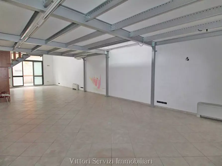 Immagine 6 di Negozio in vendita  in Via Pietro Toselli a Siena