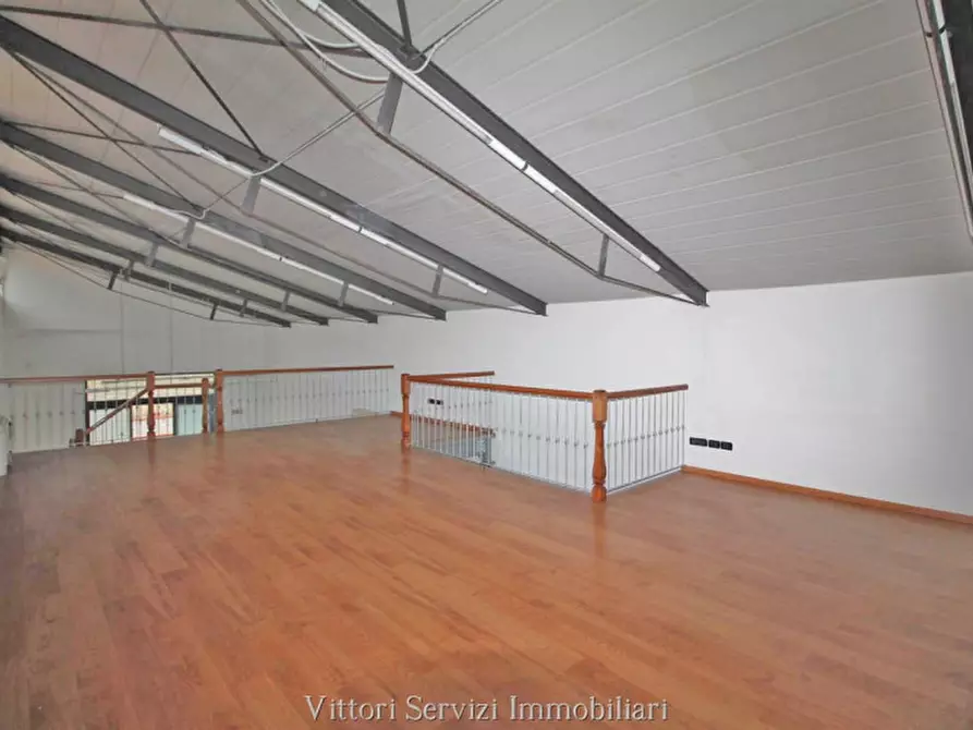 Immagine 9 di Negozio in vendita  in Via Pietro Toselli a Siena