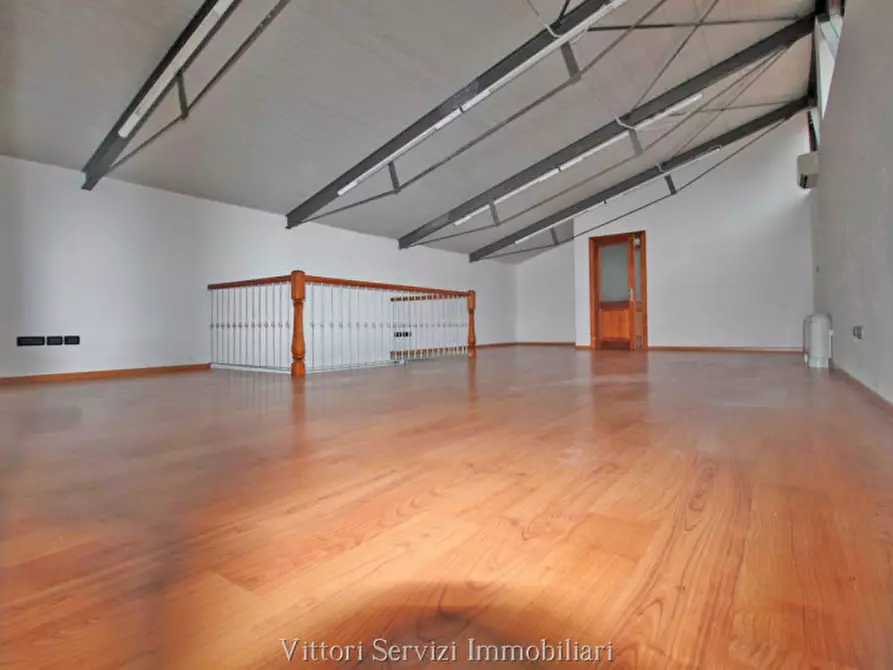 Immagine 10 di Negozio in vendita  in Via Pietro Toselli a Siena