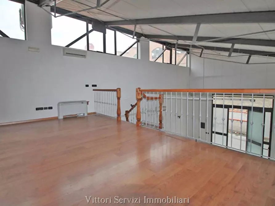 Immagine 13 di Negozio in vendita  in Via Pietro Toselli a Siena