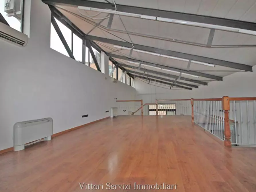 Immagine 14 di Negozio in vendita  in Via Pietro Toselli a Siena