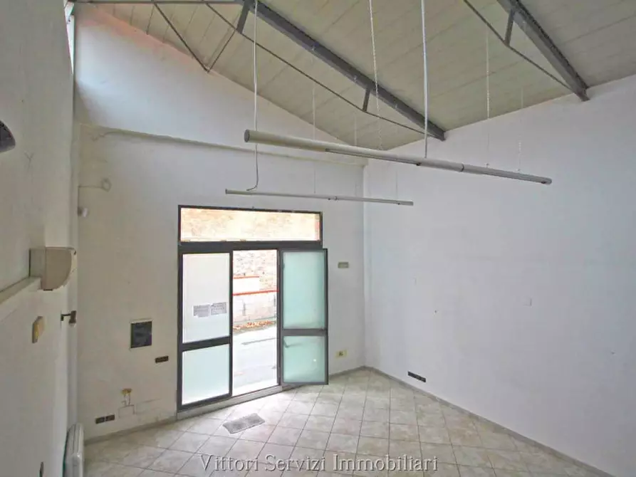 Immagine 15 di Negozio in vendita  in Via Pietro Toselli a Siena