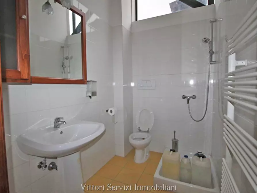 Immagine 16 di Negozio in vendita  in Via Pietro Toselli a Siena