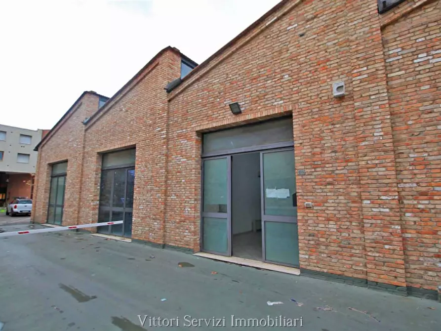 Immagine 19 di Negozio in vendita  in Via Pietro Toselli a Siena