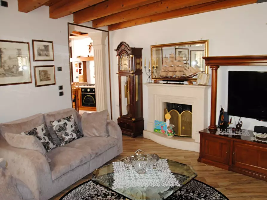 Immagine 4 di Rustico / casale in vendita  in Via Vittorio Veneto a Longare