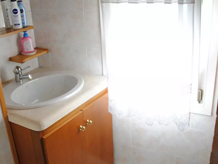 Immagine 8 di Rustico / casale in vendita  in Via Vittorio Veneto a Longare