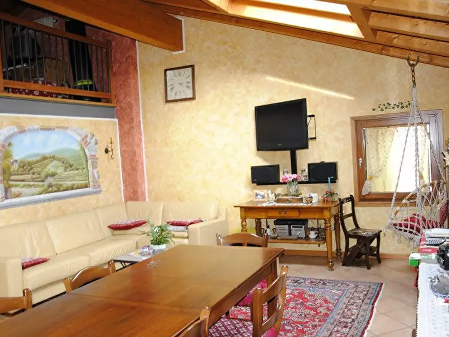 Immagine 1 di Appartamento in vendita  in via roma a Longare
