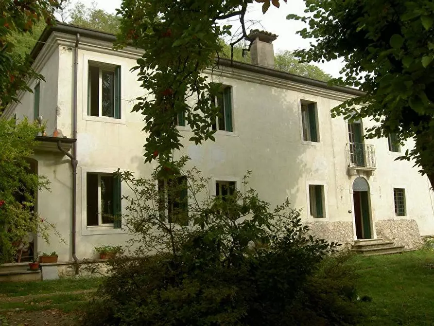Immagine 1 di Villa in vendita  a Montecchio Maggiore