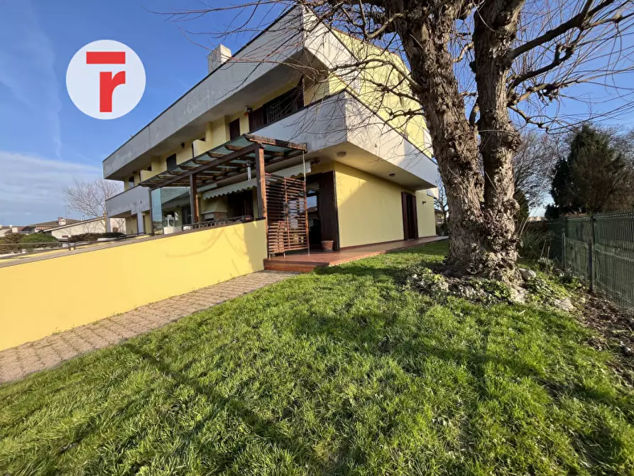 Immagine 1 di Casa trifamiliare in vendita  in Via Tonello a Limena