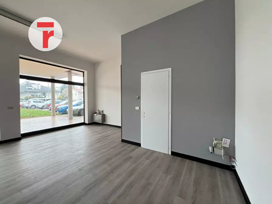 Immagine 2 di Negozio in affitto  in Via Beato Arnaldo da Limena a Limena