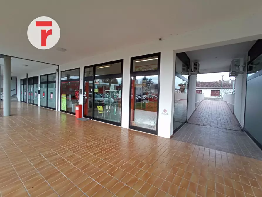 Immagine 2 di Negozio in affitto  in Via Beato Arnaldo da Limena a Limena