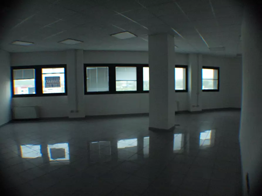 Immagine 10 di Negozio in vendita  a Senigallia