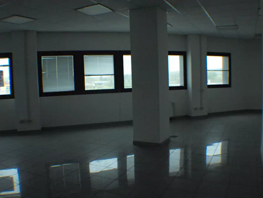 Immagine 11 di Negozio in vendita  a Senigallia