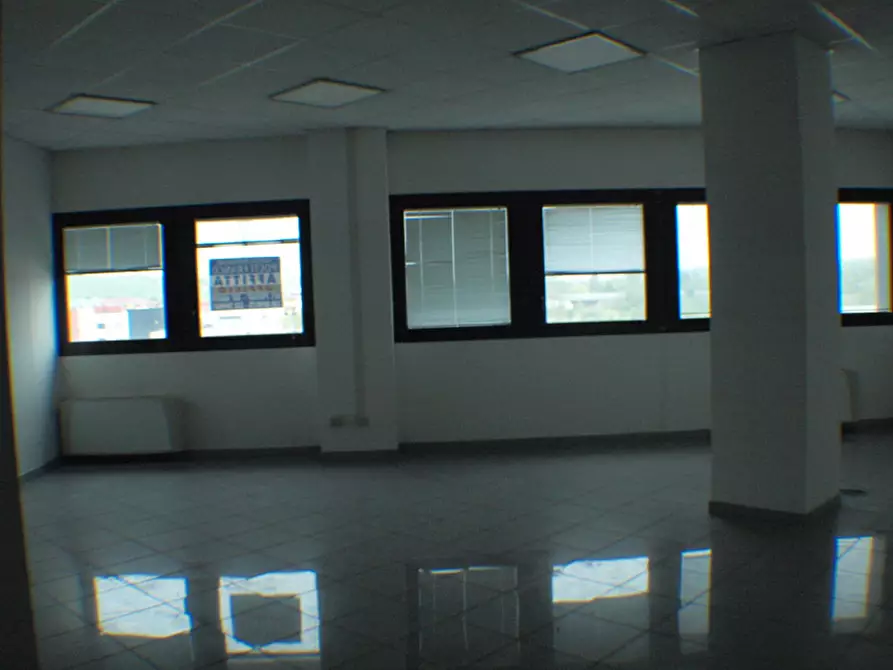 Immagine 12 di Negozio in vendita  a Senigallia