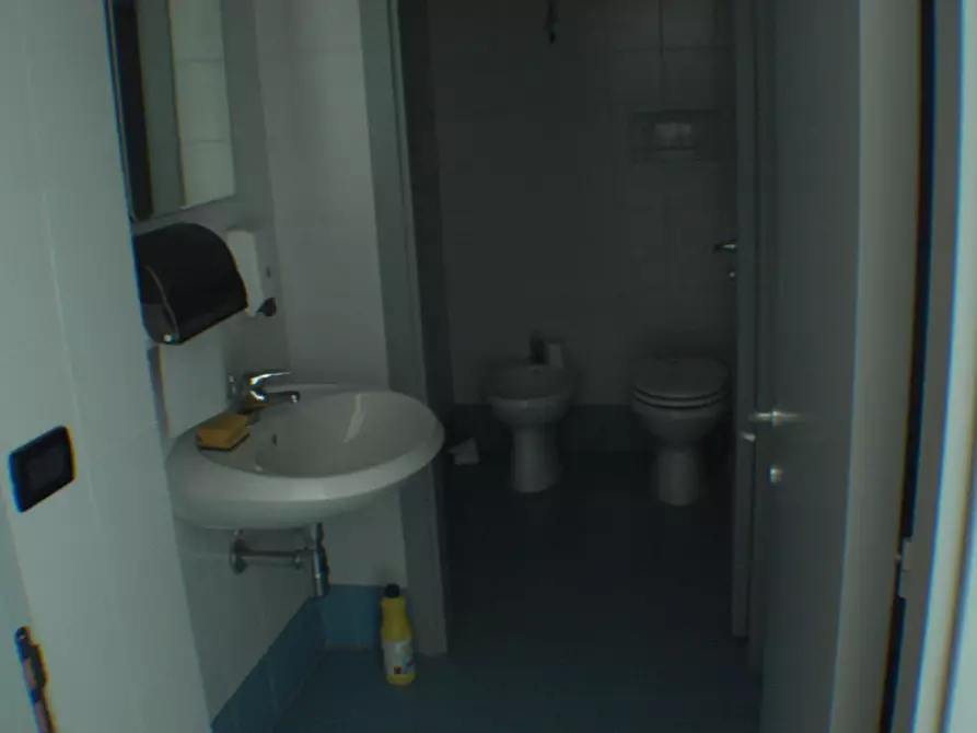 Immagine 14 di Negozio in vendita  a Senigallia