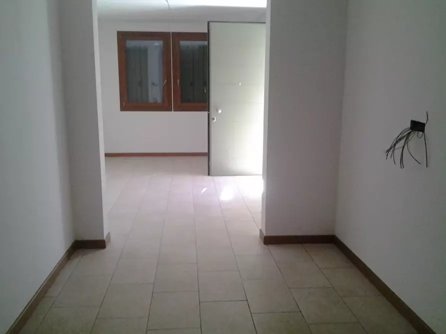 Immagine 2 di Appartamento in vendita  in via roma a Val Liona