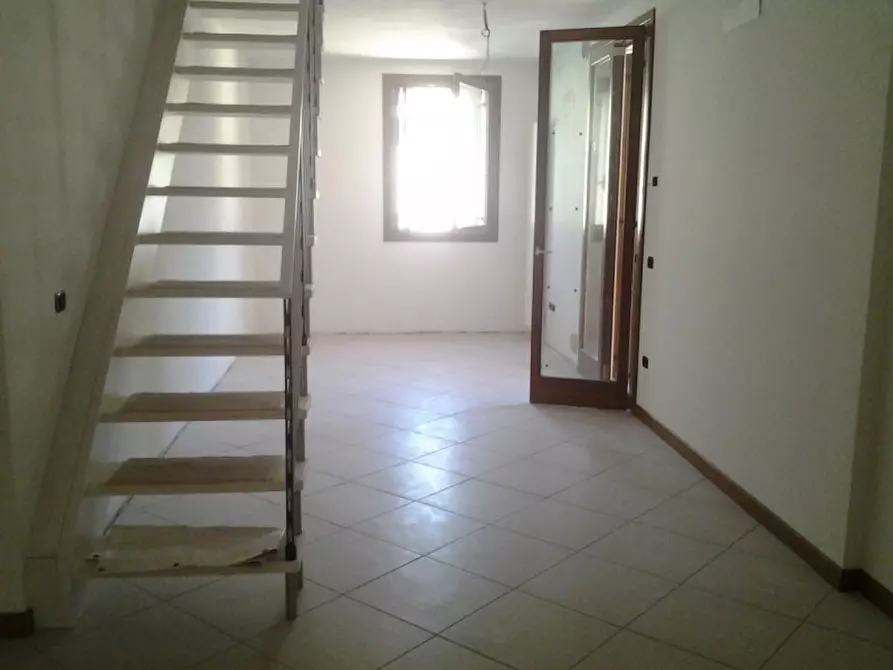 Immagine 1 di Appartamento in vendita  in via roma a Val Liona