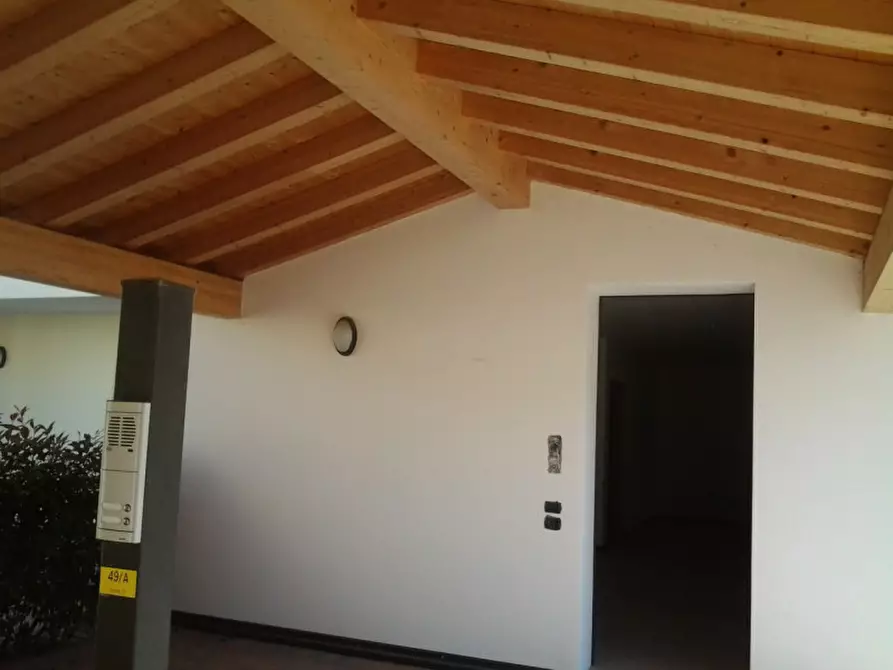 Immagine 1 di Casa trifamiliare in vendita  in via roma a Val Liona