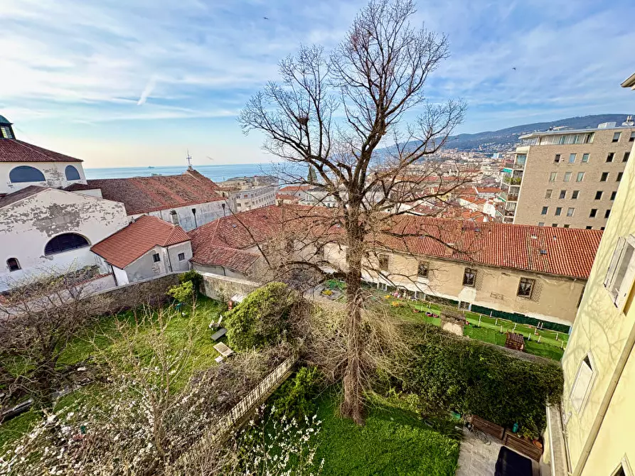 Immagine 13 di Appartamento in affitto  in via delle Monache 1 a Trieste