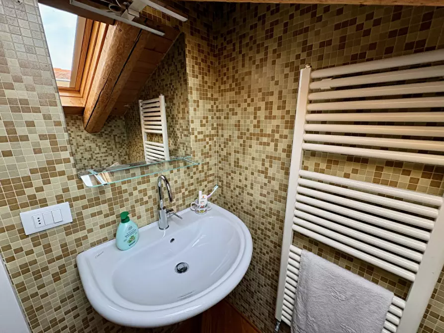 Immagine 37 di Appartamento in affitto  in via delle Monache 1 a Trieste