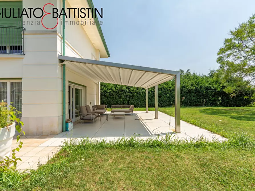 Immagine 1 di Casa trifamiliare in vendita  in Strada Biron di sotto a Vicenza