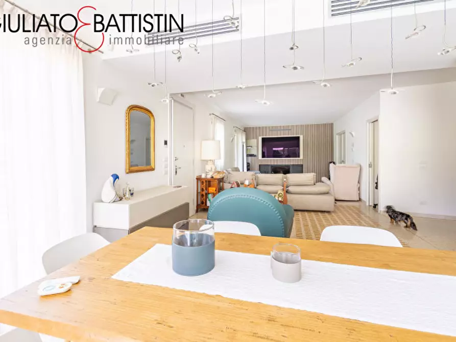 Immagine 3 di Casa trifamiliare in vendita  in Strada Biron di sotto a Vicenza