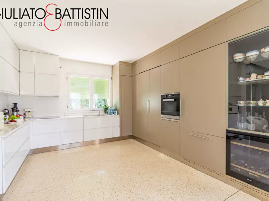 Immagine 5 di Casa trifamiliare in vendita  in Strada Biron di sotto a Vicenza