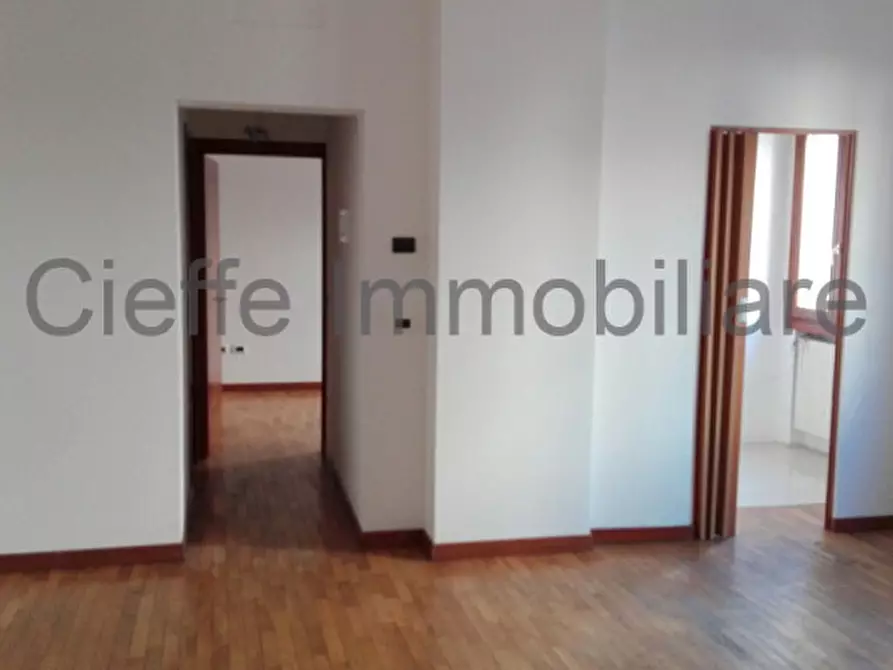 Immagine 2 di Ufficio in affitto  in via ugo foscolo a Padova