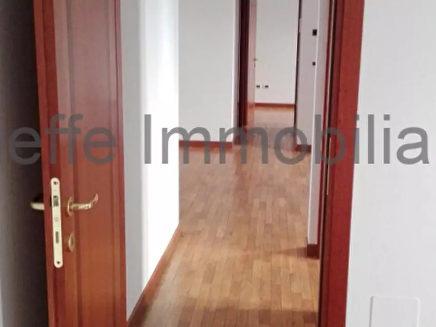 Immagine 10 di Ufficio in affitto  in via ugo foscolo a Padova