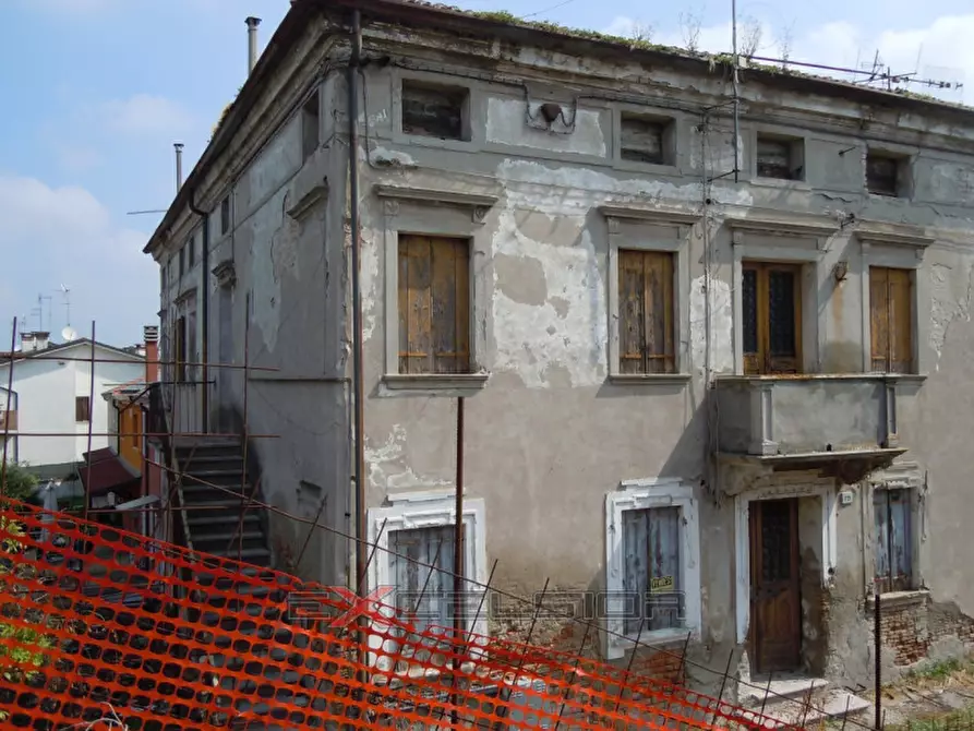 Immagine 1 di Rustico / casale in vendita  in C.so Risorgimento n. 160 - Porto Viro a Porto Viro