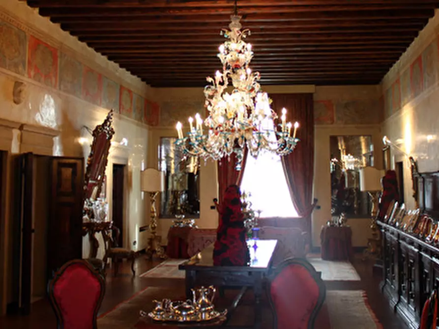 Immagine 2 di Villa in vendita  in via chiodare a Due Carrare