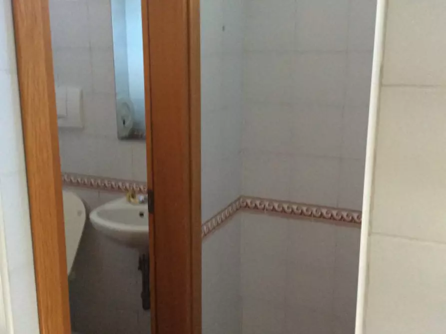 Immagine 23 di Negozio in vendita  a Padova