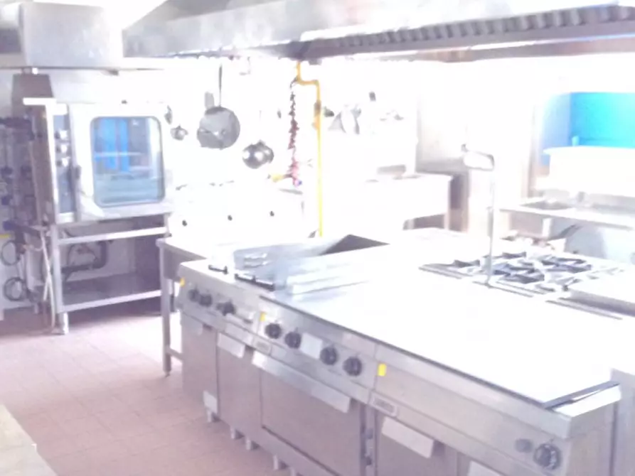 Immagine 30 di Negozio in vendita  a Padova