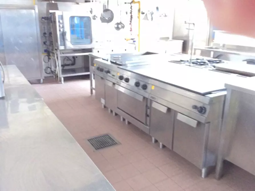 Immagine 31 di Negozio in vendita  a Padova