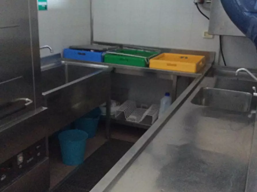 Immagine 33 di Negozio in vendita  a Padova